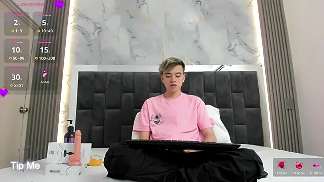 bunny maxi online show from February 9, 12:30 pm