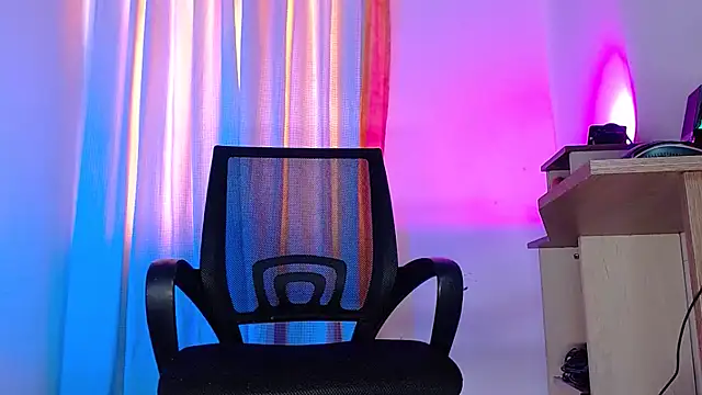 Snapshot of DanteSantoro chatting on May 8, 8:03 pm DanteSantoro online show from May 8, 8:03 pm
