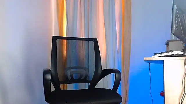 Snapshot of DanteSantoro chatting on June 25, 12:31 pm DanteSantoro online show from June 25, 12:31 pm