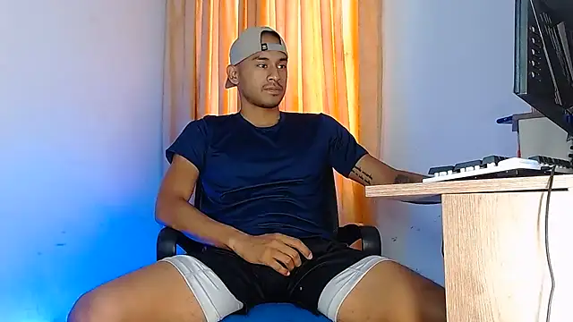 Snapshot of DanteSantoro chatting on July 9, 9:19 pm DanteSantoro online show from July 9, 9:19 pm