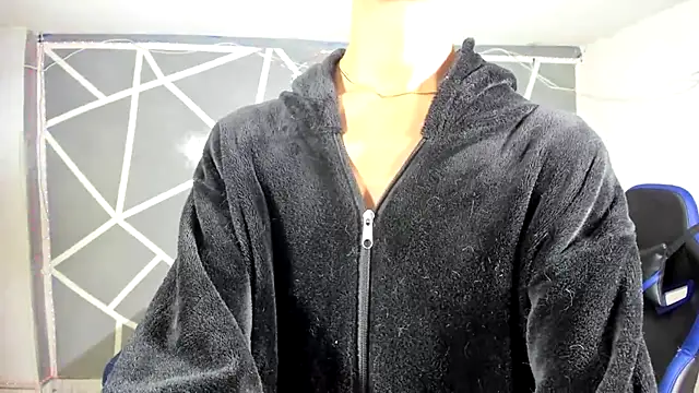 oliverhot2005 online show from December 13, 8:37 pm