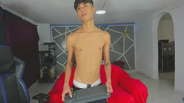 oliverhot2005 online show from January 29, 4:26 am