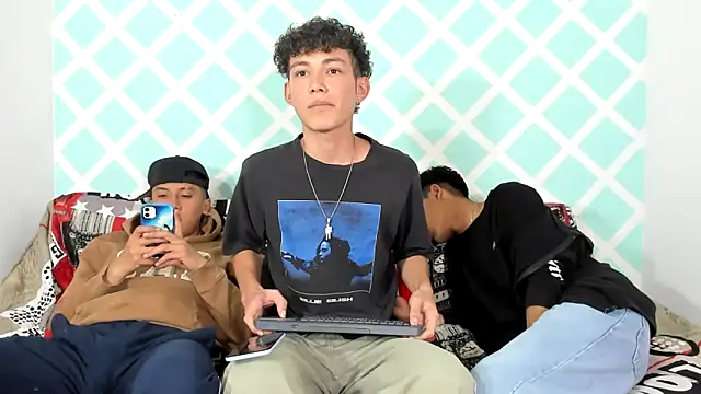 oliverhot2005 online show from February 2, 7:25 pm