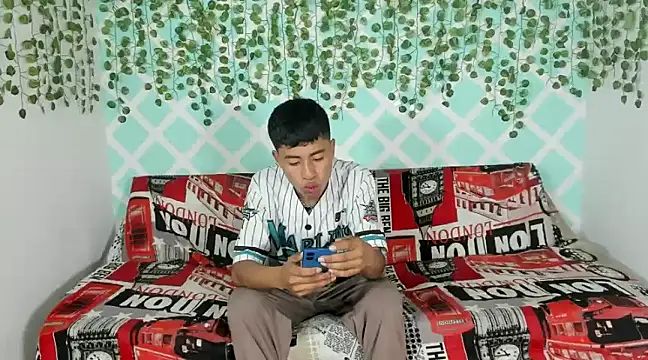 oliverhot2005 online show from February 20, 8:03 pm