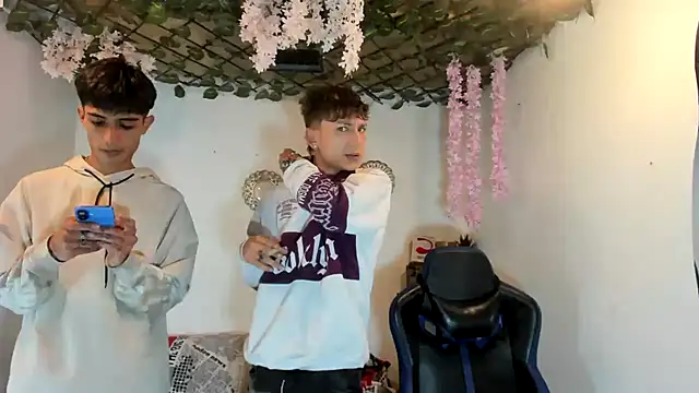 oliverhot2005 online show from October 5, 10:51 pm