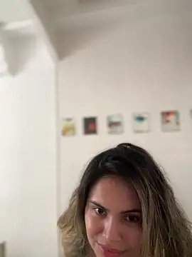 Snapshot of melanny10 chatting on January 24, 2:08 pm melanny10 online show from January 24, 2:08 pm