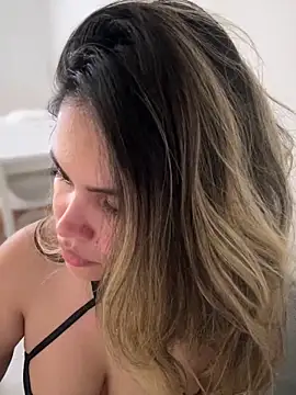 Snapshot of melanny10 chatting on February 2, 11:30 am melanny10 online show from February 2, 11:30 am