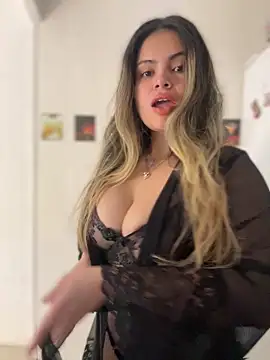 Snapshot of melanny10 chatting on February 23, 8:28 am melanny10 online show from February 23, 8:28 am