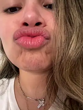 Snapshot of melanny10 chatting on February 28, 10:30 am melanny10 online show from February 28, 10:30 am