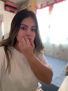 Snapshot of melanny10 chatting on March 15, 9:19 am melanny10 online show from March 15, 9:19 am