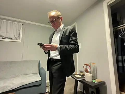 Snapshot of mouser21212 chatting on January 3, 9:04 am mouser21212 online show from January 3, 9:04 am