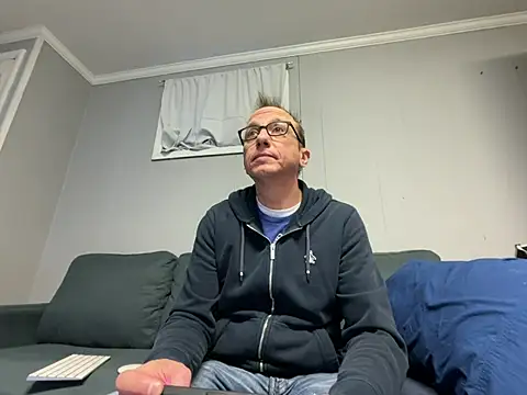 Snapshot of mouser21212 chatting on January 28, 5:35 pm mouser21212 online show from January 28, 5:35 pm