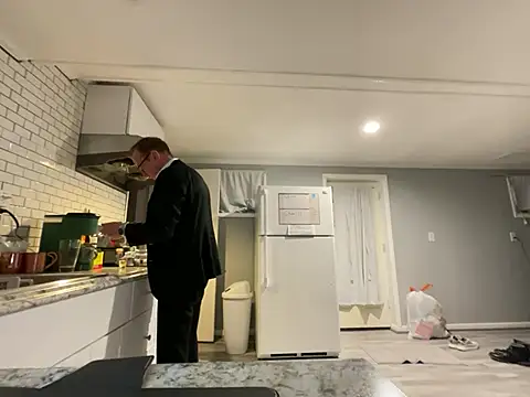 Snapshot of mouser21212 chatting on February 17, 7:37 am mouser21212 online show from February 17, 7:37 am