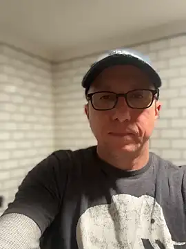 Snapshot of mouser21212 chatting on February 21, 2:38 pm mouser21212 online show from February 21, 2:38 pm