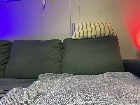 Snapshot of mouser21212 chatting on March 6, 1:48 am mouser21212 online show from March 6, 1:48 am