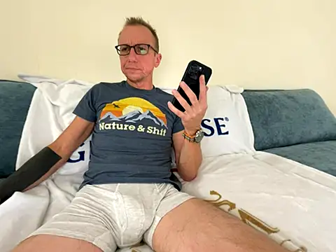 Snapshot of mouser21212 chatting on October 29, 9:16 pm mouser21212 online show from October 29, 9:16 pm