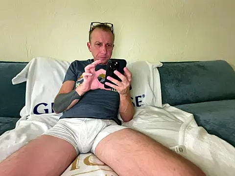 Snapshot of mouser21212 chatting on October 31, 1:50 am mouser21212 online show from October 31, 1:50 am