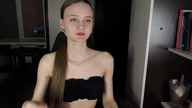 Snapshot of _Sansa_stark_ chatting on March 1, 2:44 pm  Sansa stark  online show from March 1, 2:44 pm