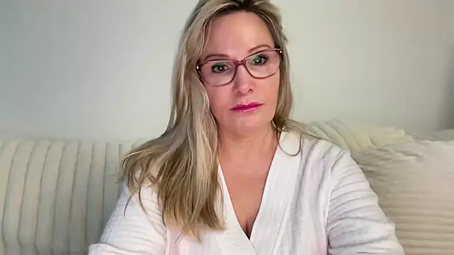 Snapshot of Milf_Goddess chatting on September 27, 6:51 am Milf Goddess online show from September 27, 6:51 am