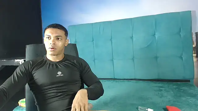 Snapshot of SexyBigCock01 chatting on November 4, 12:59 pm SexyBigCock01 online show from November 4, 12:59 pm