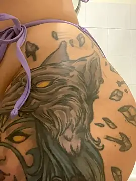 Snapshot of Luccreccia_ chatting on November 6, 9:43 am Luccreccia online show from November 6, 9:43 am