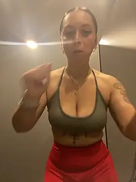 Snapshot of Luccreccia_ chatting on December 19, 2:46 pm Luccreccia online show from December 19, 2:46 pm