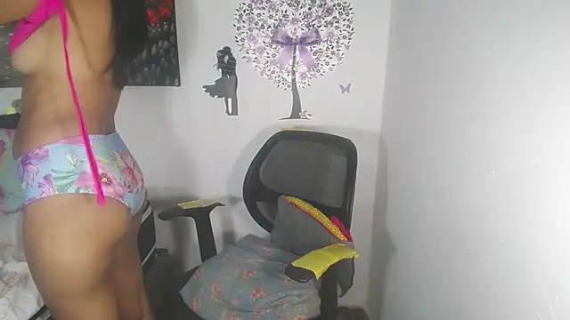 KamileLatinasexy online show from October 4, 8:51 pm