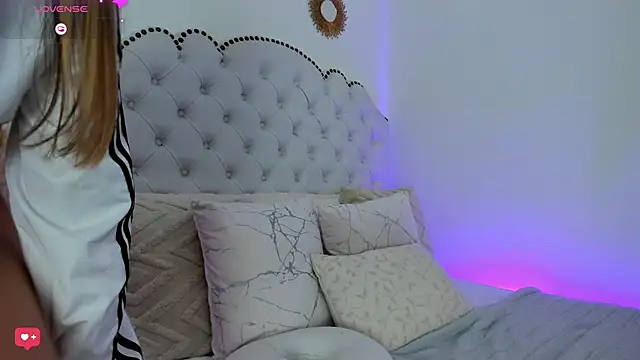 Ashleyjenner  online show from March 17, 10:28 pm