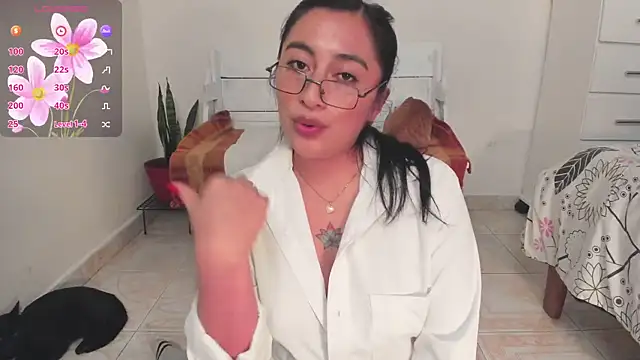 Snapshot of LisaHadwin chatting on October 13, 8:42 pm LisaHadwin online show from October 13, 8:42 pm