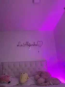 alee lenoxx online show from March 23, 6:05 am