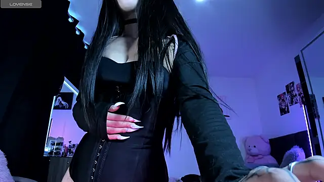 Snapshot of satanbabee chatting on June 1, 9:27 pm satanbabee online show from June 1, 9:27 pm