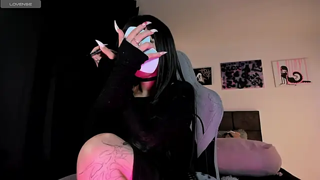 Snapshot of satanbabee chatting on July 1, 11:26 pm satanbabee online show from July 1, 11:26 pm