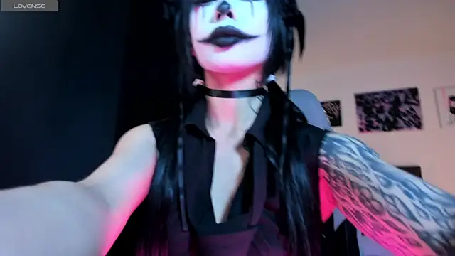 Snapshot of satanbabee chatting on July 25, 1:04 am satanbabee online show from July 25, 1:04 am