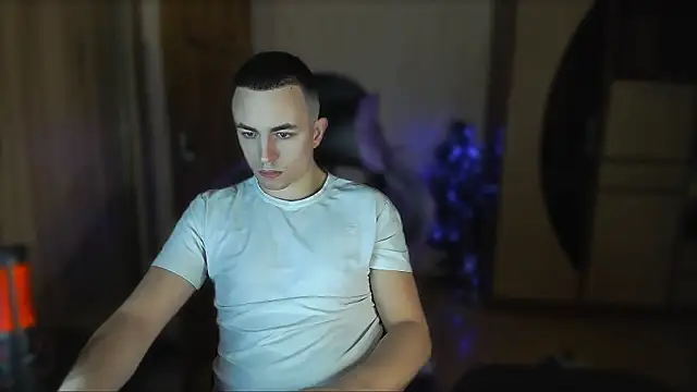 Snapshot of bigmark033 chatting on December 3, 3:55 pm bigmark033 online show from December 3, 3:55 pm