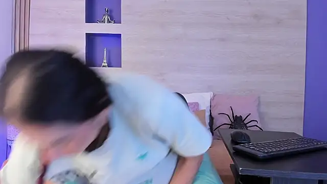 Snapshot of Dakotagloss chatting on October 24, 10:06 pm Dakotagloss online show from October 24, 10:06 pm