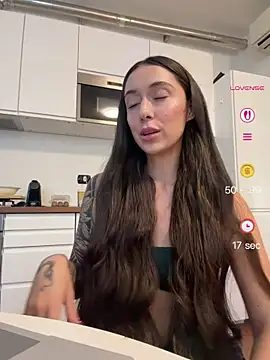 emiliasommer online show from June 1, 5:03 pm