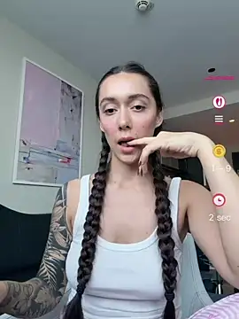 emiliasommer online show from June 19, 3:49 pm