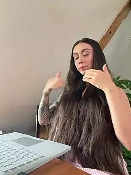 emiliasommer online show from July 13, 2:09 pm