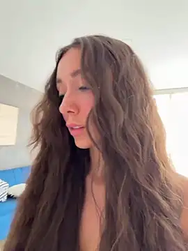 emiliasommer online show from August 3, 7:39 pm