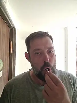 Snapshot of zefside42 chatting on November 22, 11:31 am zefside42 online show from November 22, 11:31 am