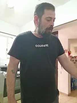 Snapshot of zefside42 chatting on December 16, 10:42 am zefside42 online show from December 16, 10:42 am