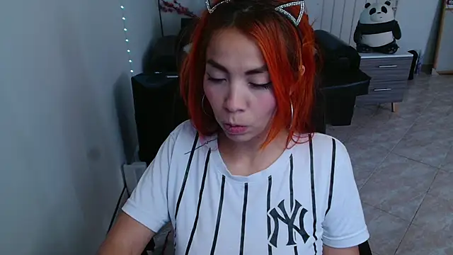 Snapshot of Aylinn_diaz chatting on July 8, 6:34 pm Aylinn diaz online show from July 8, 6:34 pm
