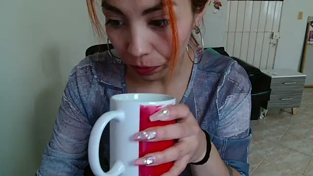 Snapshot of Aylinn_diaz chatting on July 23, 6:28 pm Aylinn diaz online show from July 23, 6:28 pm