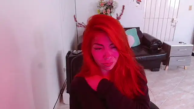 Snapshot of Aylinn_diaz chatting on August 4, 6:32 pm Aylinn diaz online show from August 4, 6:32 pm