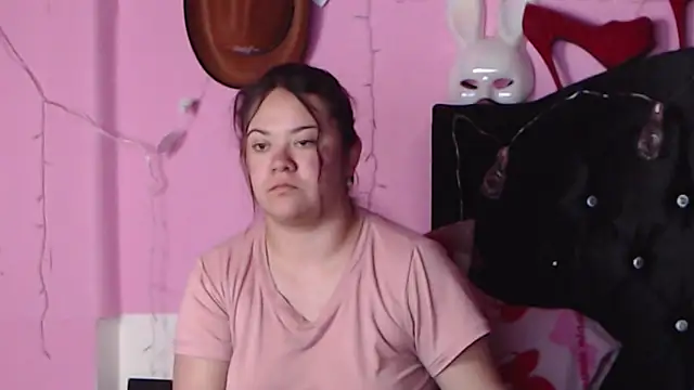 NikkiRous  online show from January 24, 1:25 pm