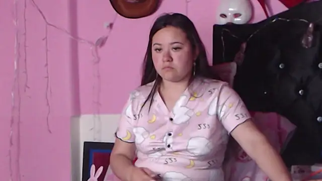 NikkiRous  online show from January 25, 5:40 pm