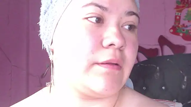 NikkiRous  online show from February 8, 12:28 pm