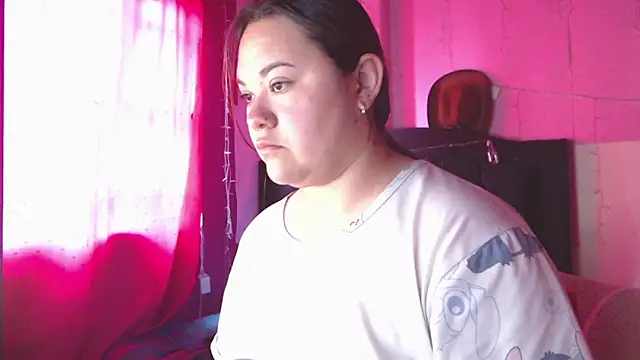 NikkiRous  online show from May 2, 1:38 pm