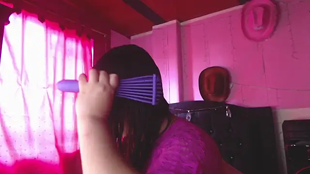 NikkiRous  online show from May 26, 1:29 pm