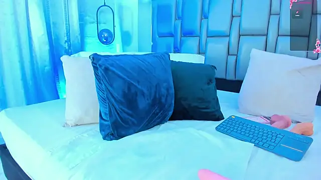 Emily Gil1 online show from September 26, 1:48 pm